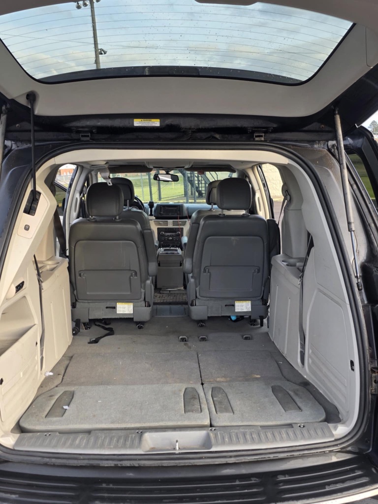 2012 Volkswagen Routan SEL - Photo 12