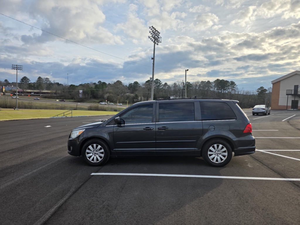 2012 Volkswagen Routan SEL w/Nav's photo